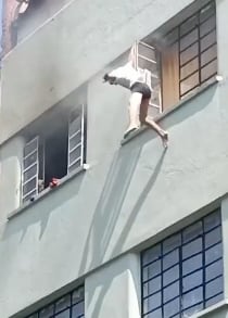 Hombre se avienta de ventana por incendio en su departamento