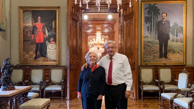 AMLO felicita a Elena Poniatowska por la Medalla Belisario Domínguez