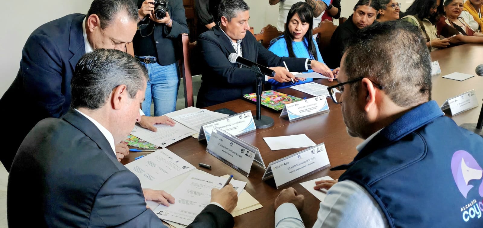 Coyoacán e INEA refuerzan acciones de alfabetización y educación básica.