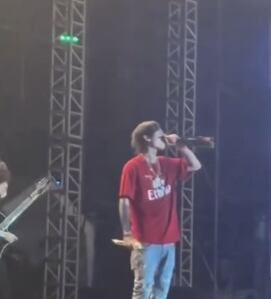 Natanael Cano explota contra su equipo por falla de audio y aplica la de Paulina Rubio