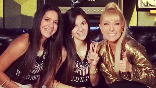 Las gemelas González y su padre sufrieron un accidente en la carretera Guaymas-Hermosillo.