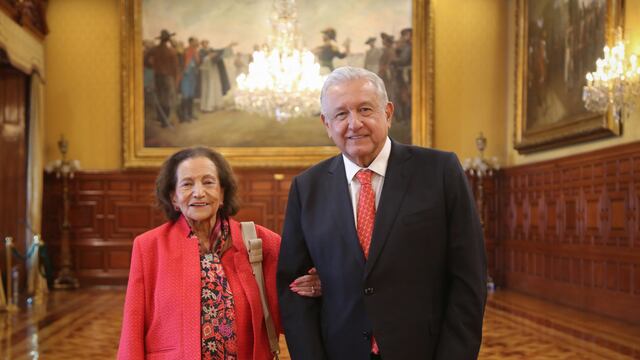 AMLO se reúne con Ifigenia Martínez