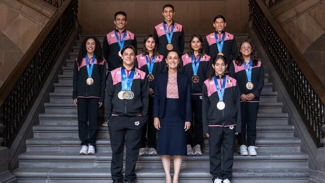 La foto de Claudia Sheinbaum con Osmar Olvera, Zyanya Yunuen Parra y más clavadistas ganadores de medallas