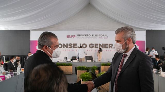 Alfredo Ramírez Bedolla recibe constancia de mayoría