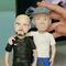 Niño crea figuras de J Balvin y Residente; pide que “se den la mano” (VIDEO)