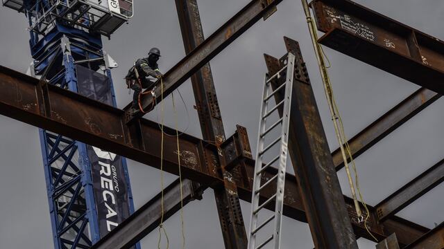 Trabajador de la construcción. Ocultamiento en obra.