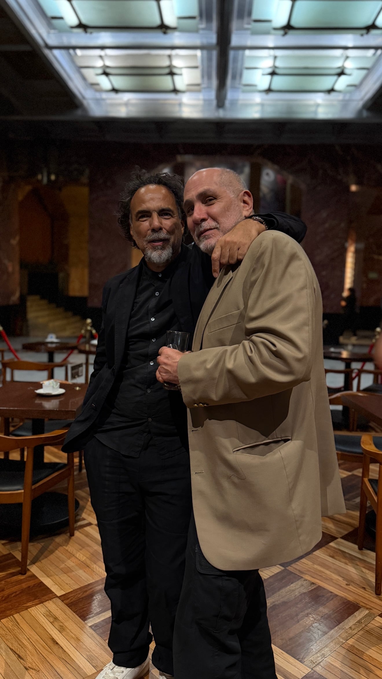 Alejandro González Iñarritu y Guillermo Arriaga en la proyección de Amores Perros por su 25 aniversario
