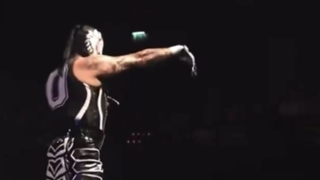 Luchador mexicano Pentagón Jr. recibe estruendosa ovación en Francia