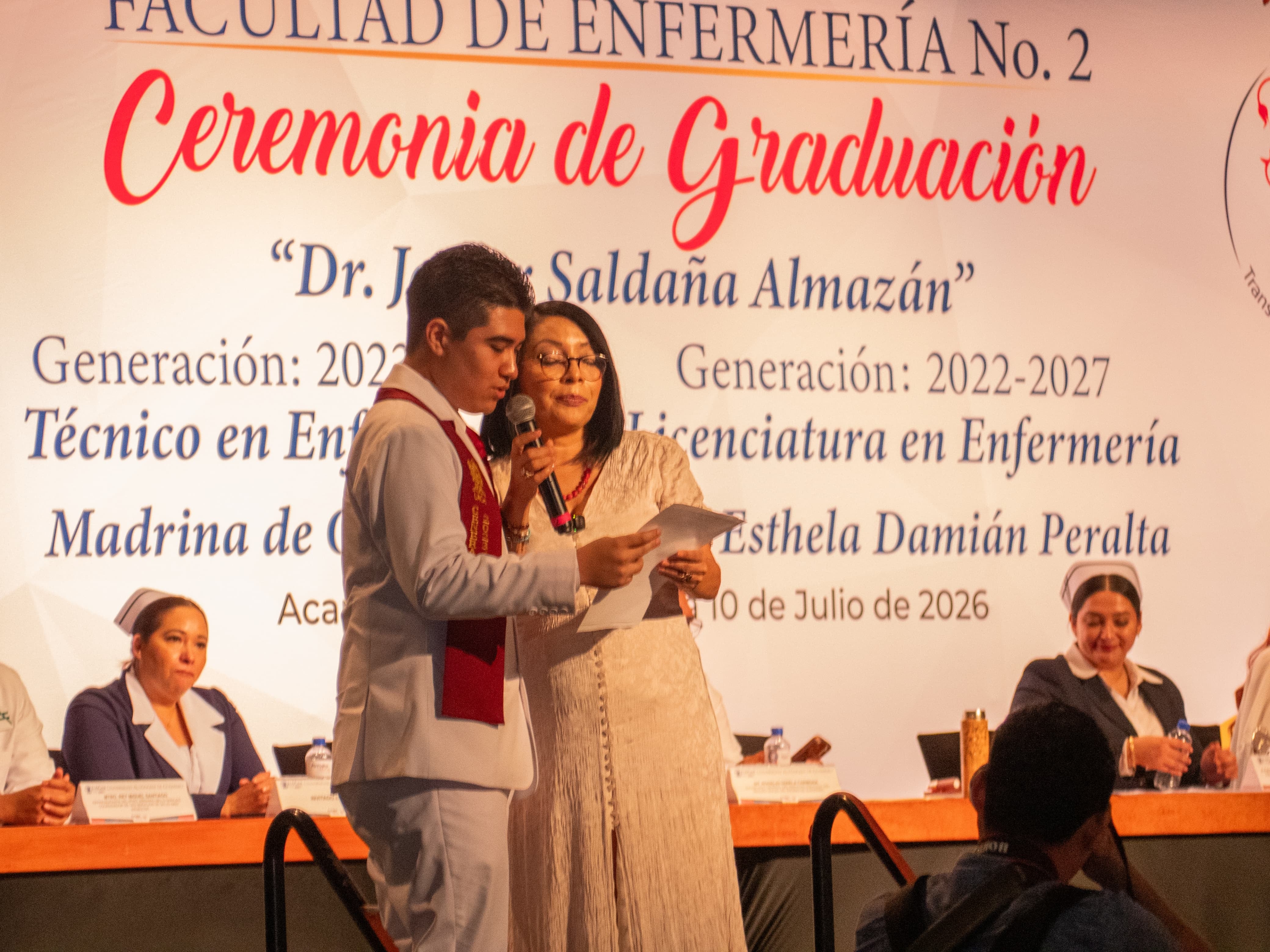 La exconsejera jurídica del Ejecutivo Federal fungió como madrina de generación de estudiantes de Enfermería en Acapulco.