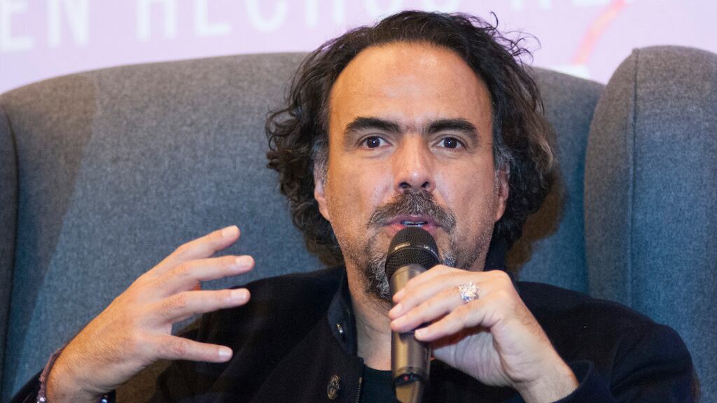 Captan a Alejandro González Iñárritu grabando en las calles del Centro Histórico
