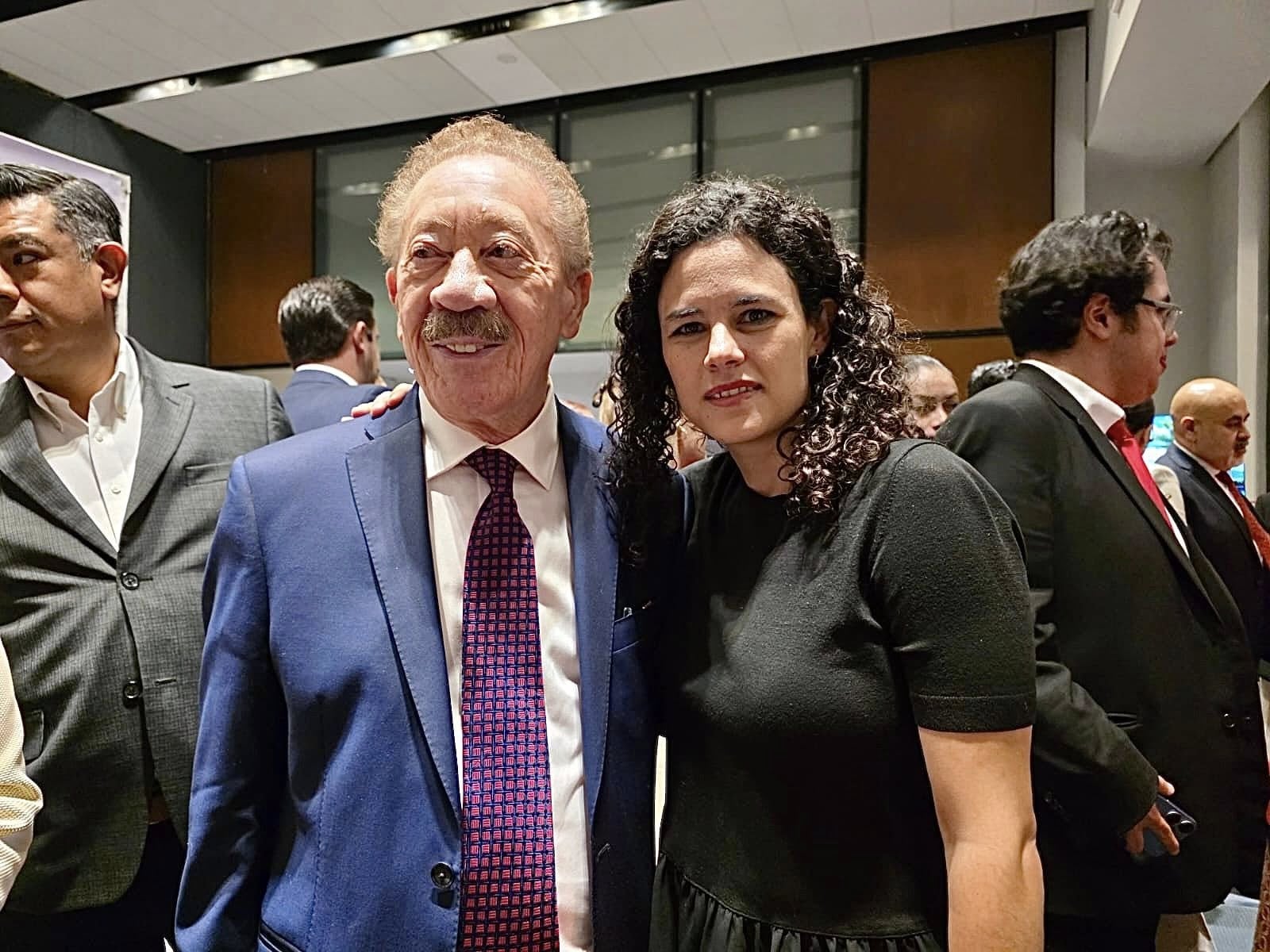 Héctor Díaz-Polanco con Luisa María Alcalde.