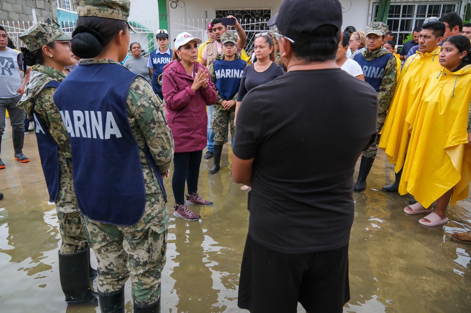 Mara Lezama recorre colonia Fidel Velázquez