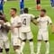 ¿Festejo o reclamo? Jugador del Real Madrid da tremenda cachetada a su compañero en pleno partido