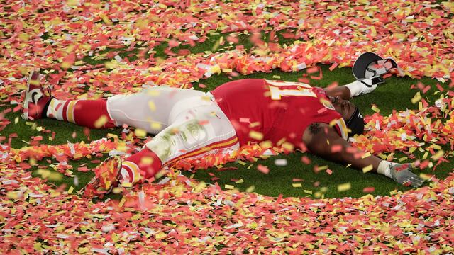 Derrick Nnadi celebrando el título del Super Tazón