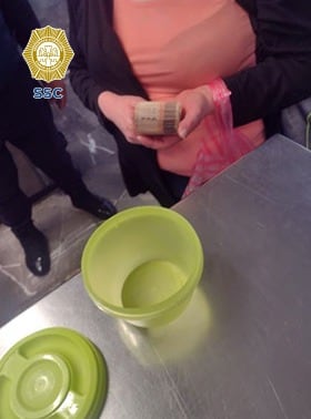 Mujer recupera su tupper con 6 mil pesos que perdió en el Metro de la CDMX