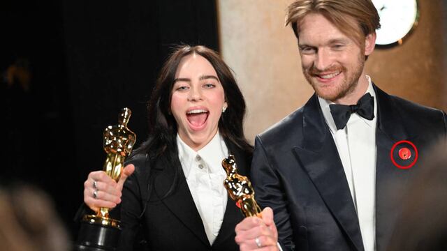 Botón Rojo que se usó en los Premios Oscar 2024