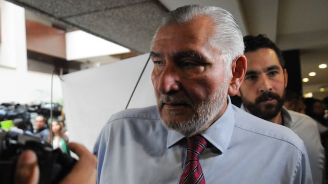 Incómodo momento entre Adán Augusto López y Marcelo Ebrard en registro de candidatos al Senado