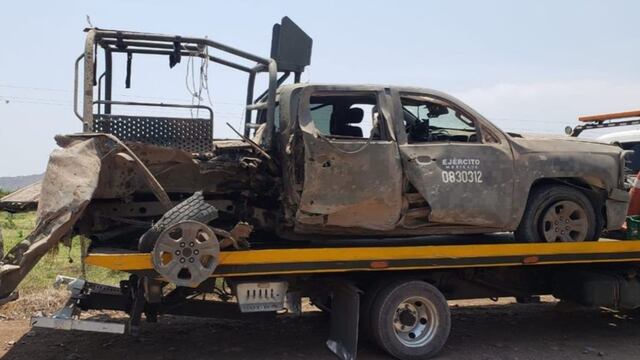 Camioneta de Sedena completamente destrozada por mina terrestre: cuatro elementos gravemente heridos