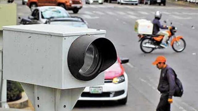 ¿Por qué la empresa Autotraffic era la encargada de infraccionar a los automovilistas y no el Ejecutivo de manera directa?