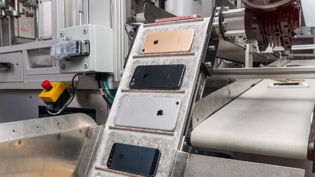 Daisy, el robot desmontado de iPhones.