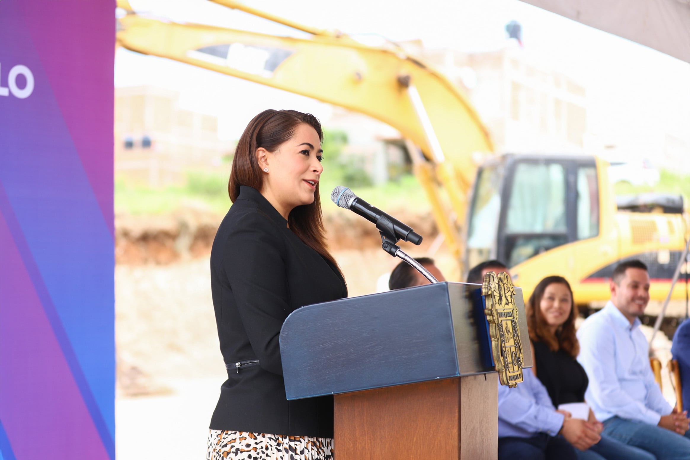 Tere Jiménez coloca primera piedra de Primaria El Mirador