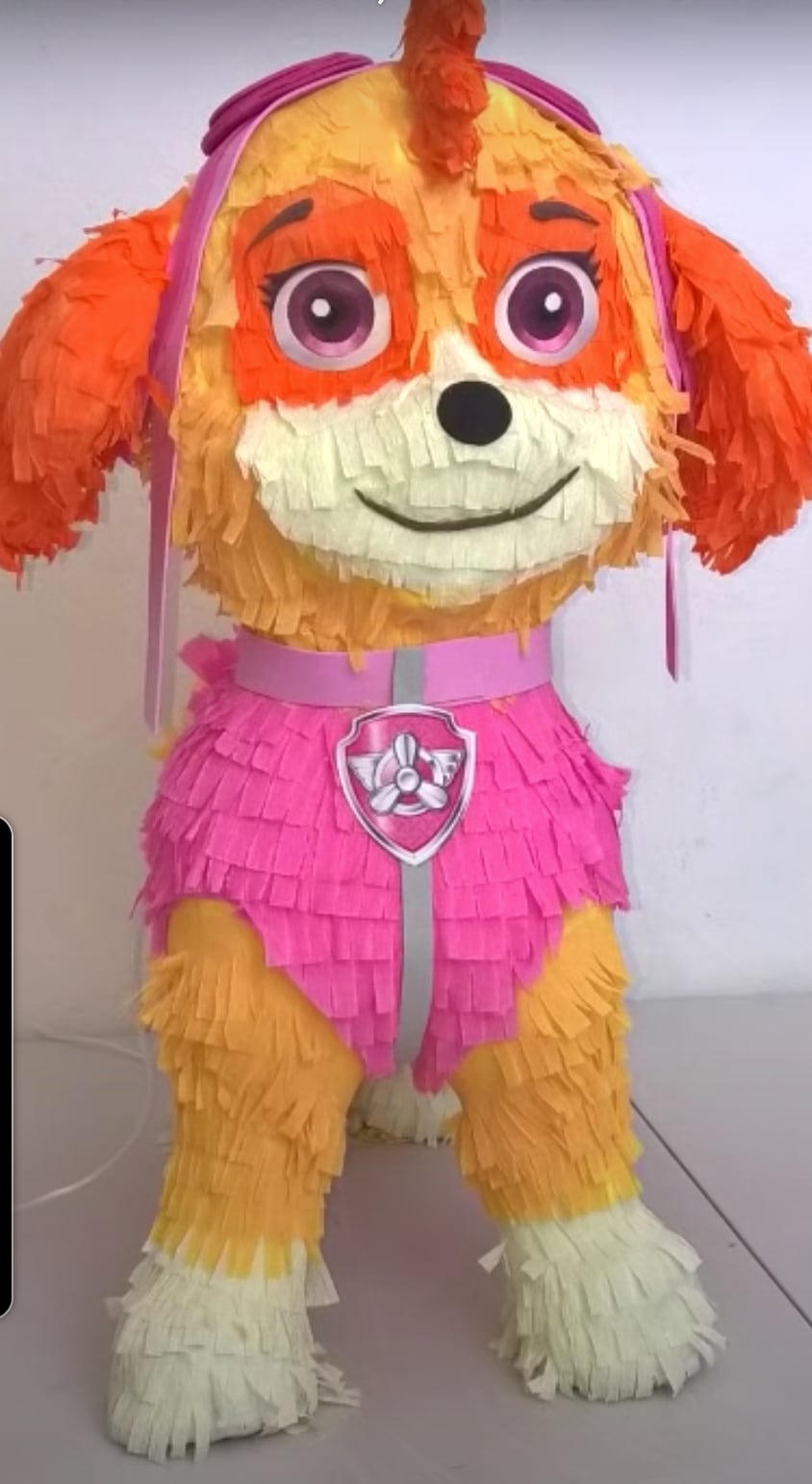 Piñata de Skye de Paw Patrol con tubos de cartón