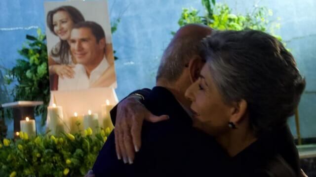 Funeral de Martha Érika Alonso y Rafael Moreno Valle; en la imagen Gabriela de Moreno, madre de la exgobernadora del PAN