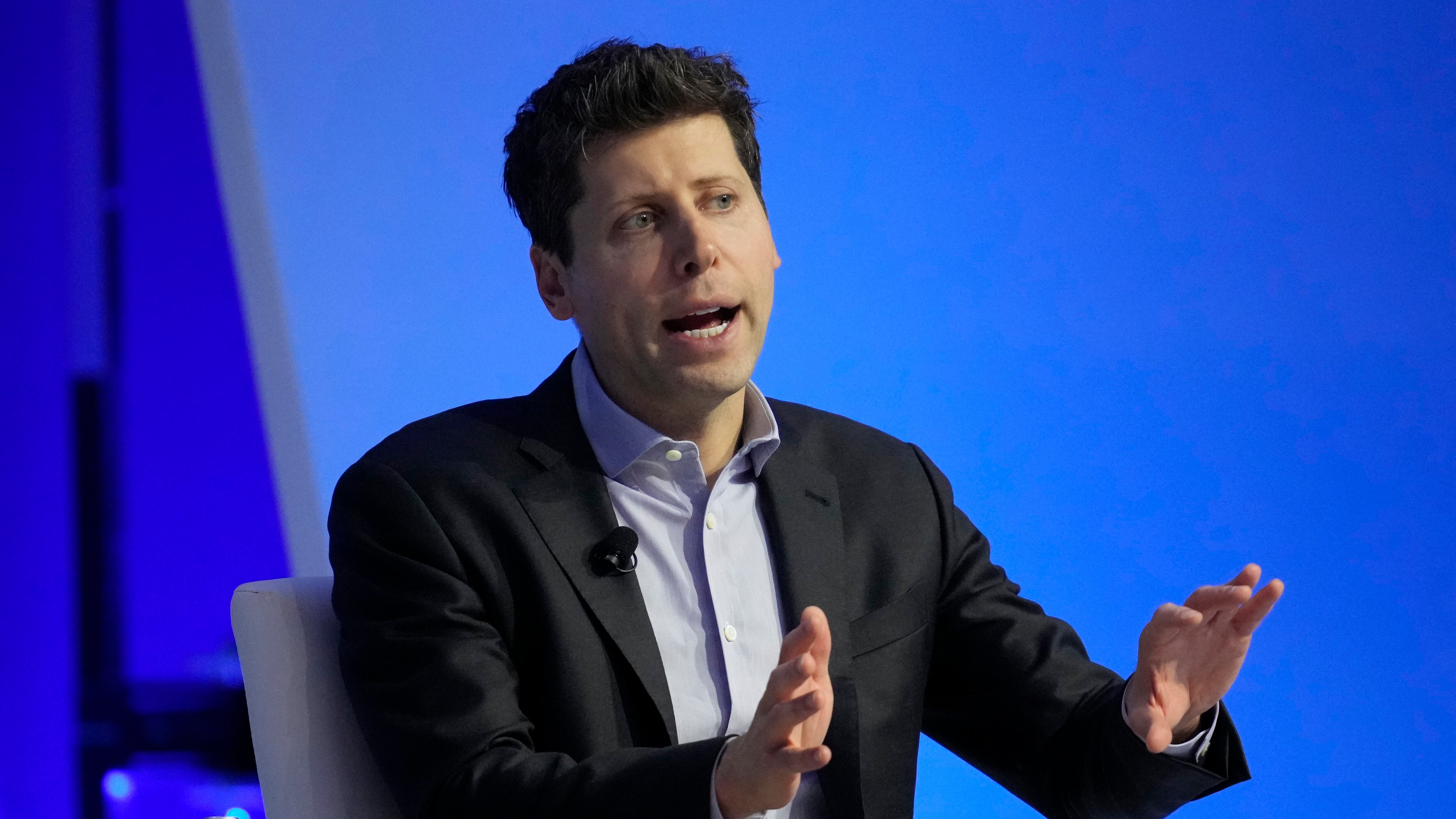 Sam Altman advierte sobre riesgos y pide regular la IA