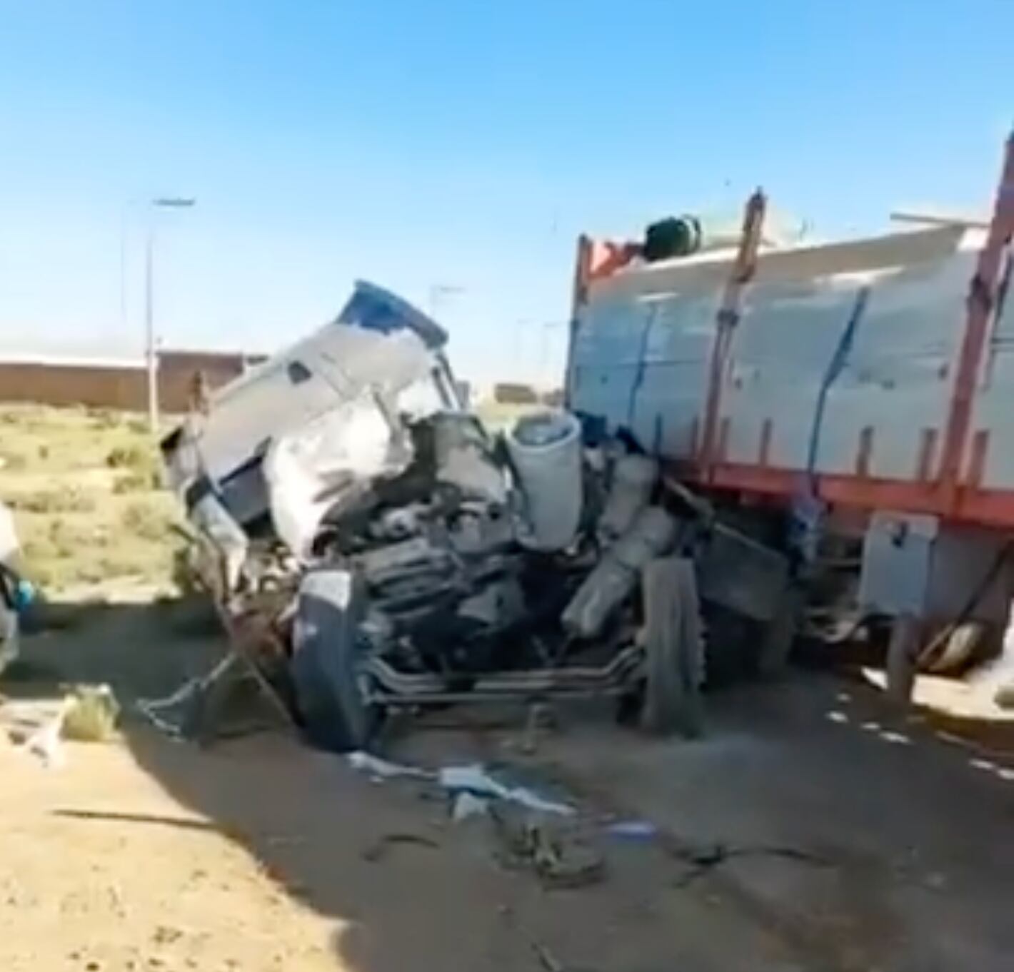 El camión de carga que chocó en la autopista de Bolivia transportaba sal