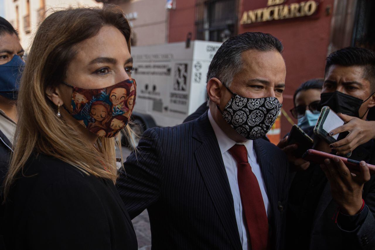 Carla Humphrey y Santiago Nieto