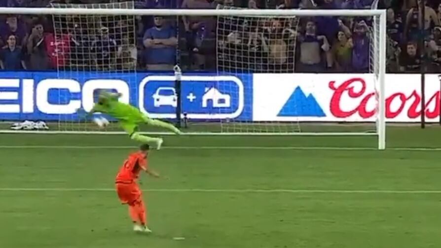 Héctor Herrera comete terrible error que le cuesta la victoria en su debut en la Leagues Cup