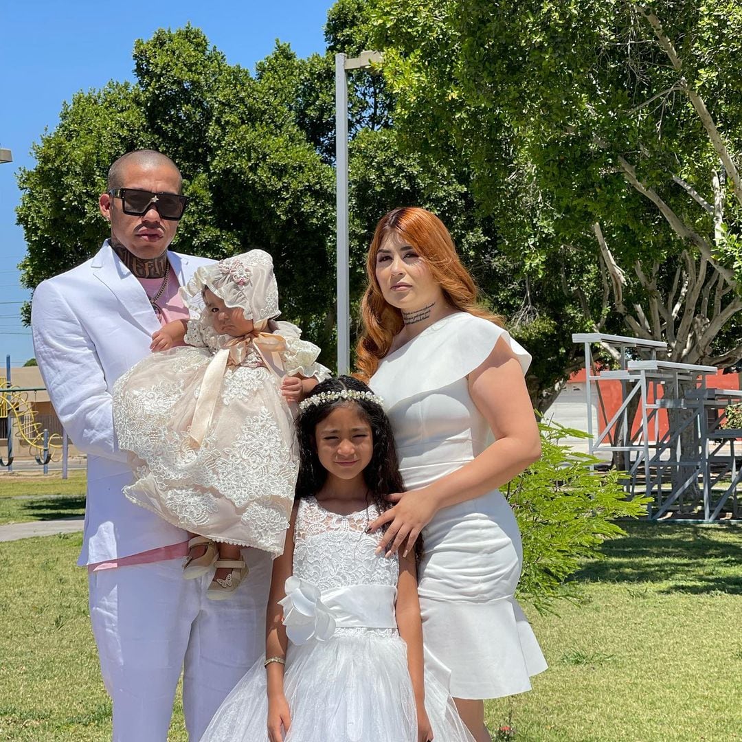 Lefty con su esposa Eza Mary y sus hijas.