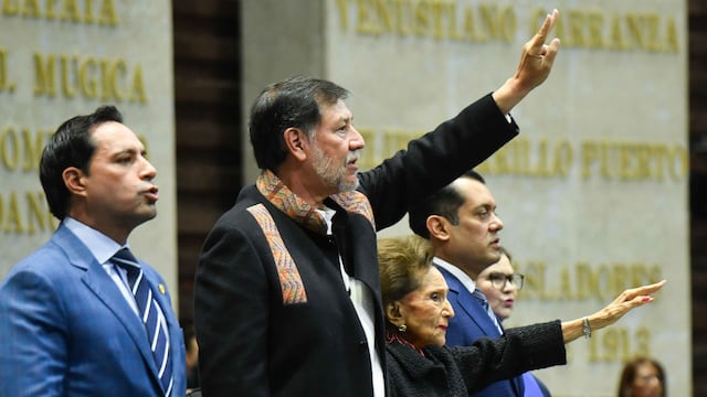 Gerardo Fernández Noroña, presidente de la mesa directiva del Senado e Ifigenia Martínez, presidenta de la mesa directiva de la Cámara de Diputados