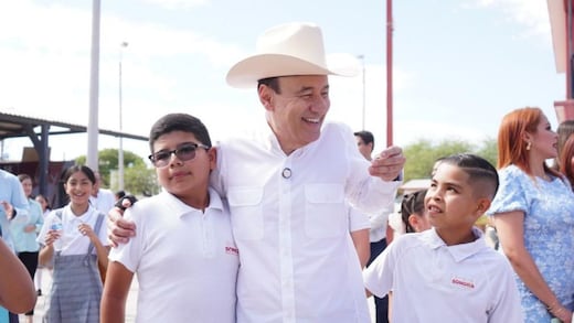 Alfonso Durazo avanza con entrega de uniformes gratuitos en Sonora