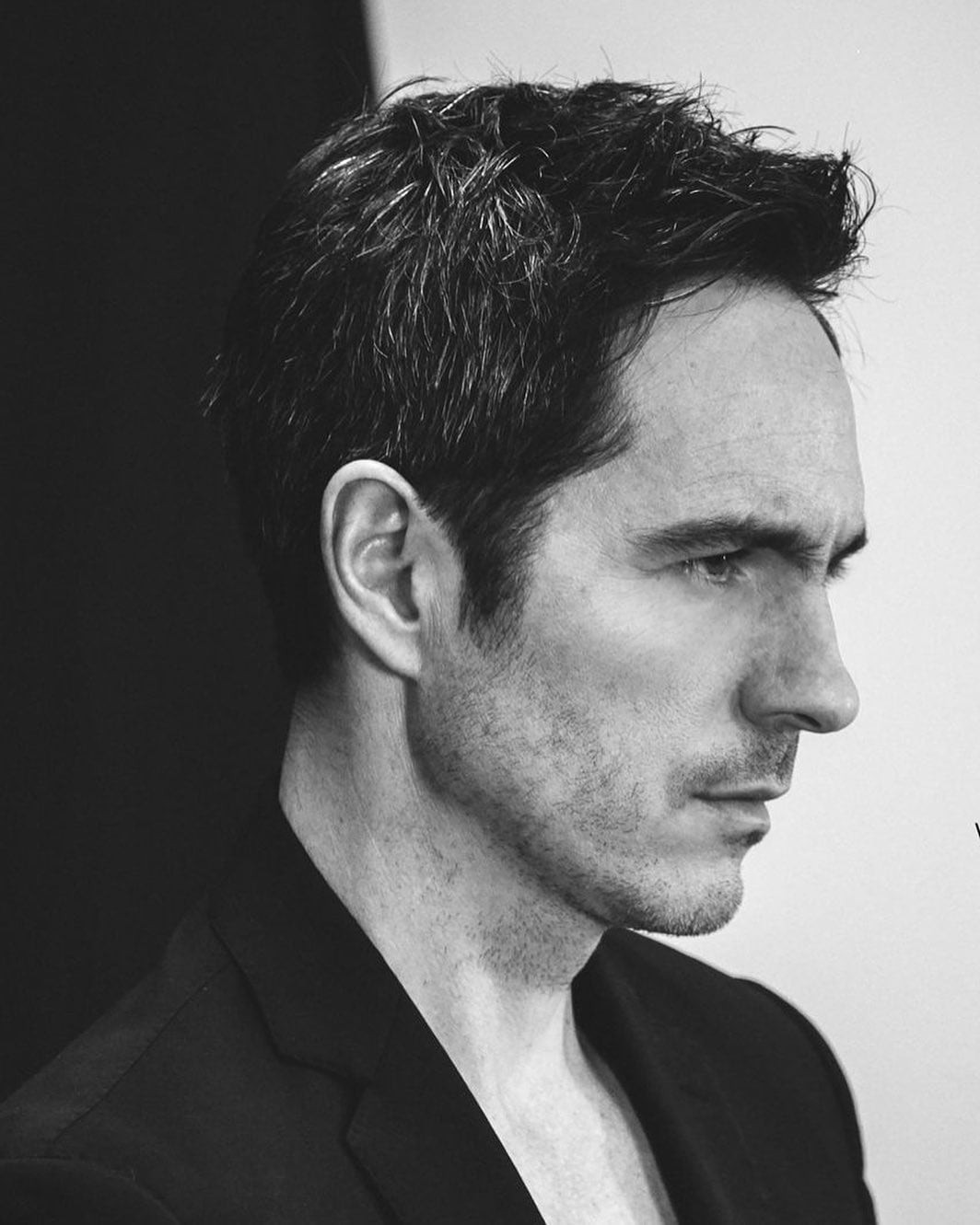 Mauricio Ochmann comparte un adelanto de su talento como cantante