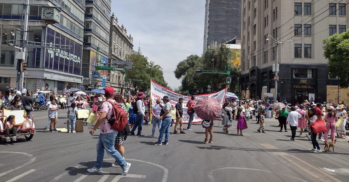 ¿Qué pasa en Eje Central Lázaro Cárdenas y Madero? Manifestantes cierran la circulación