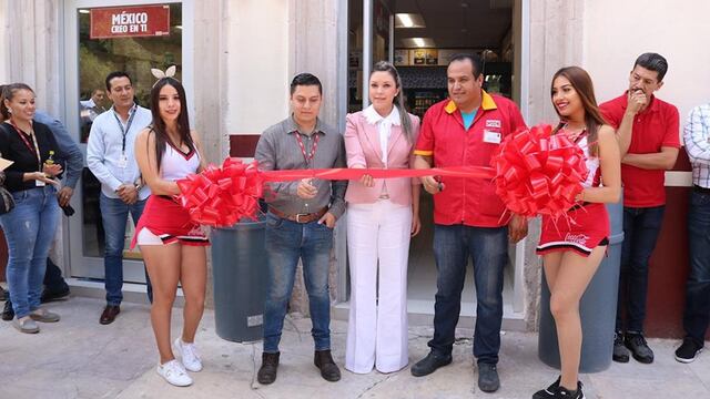 Inauguración de un Oxxo