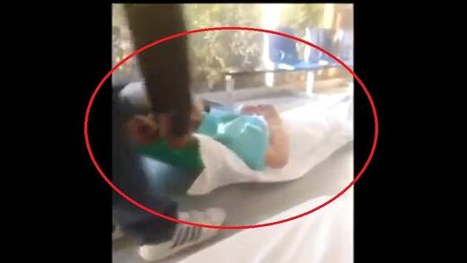 VIDEO: Arrastran a paciente del IMSS en Guanajuato por supuesta falta de camillas