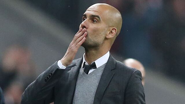 Guardiola en el banquillo del City.