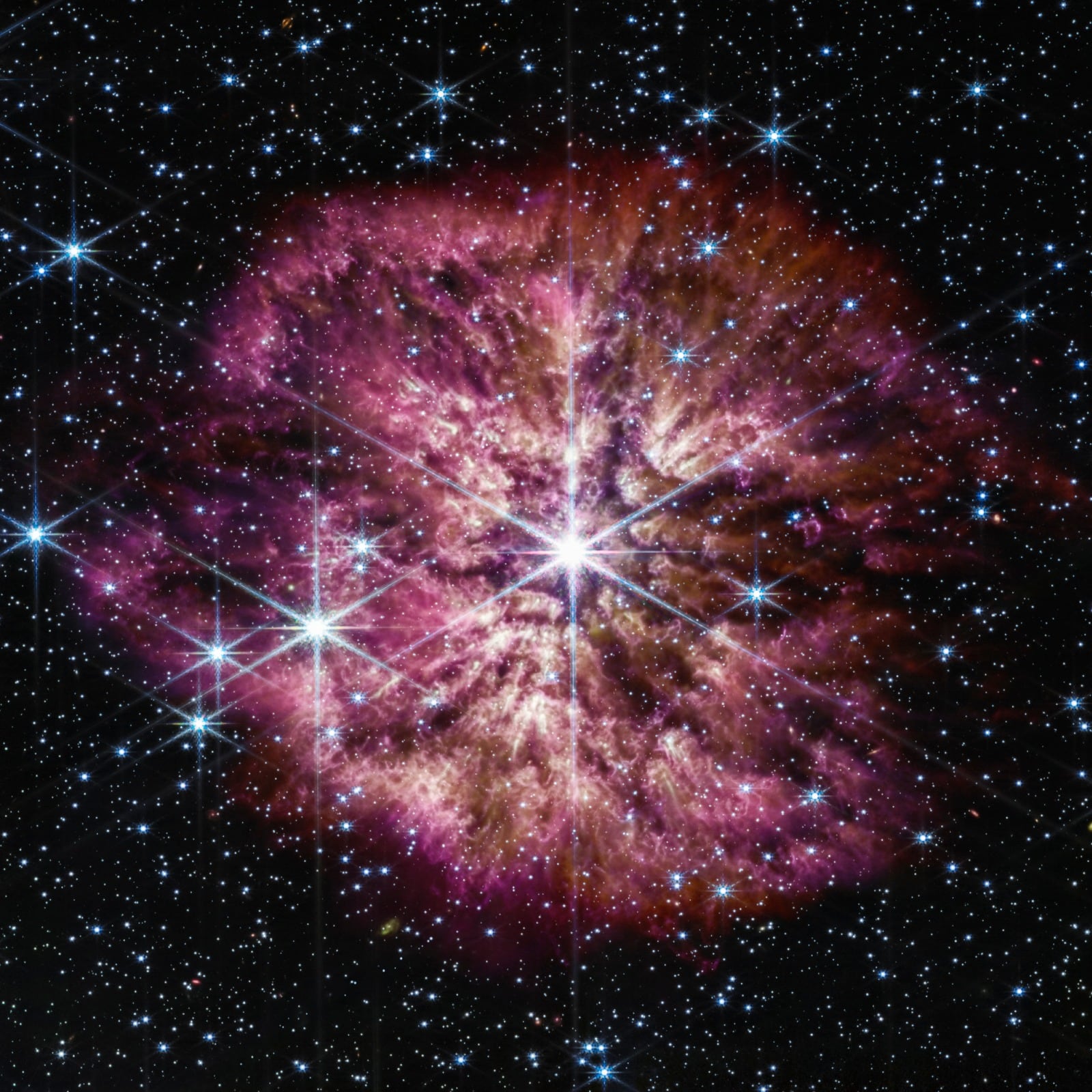 Estrella WR 124 captada por el telescopio James Webb