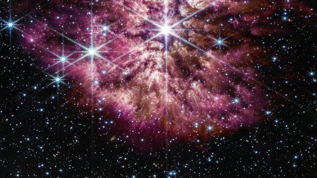 Estrella WR 124 captada por el telescopio James Webb