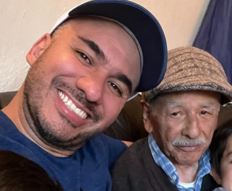 Alex Montiel y su abuelo Evo