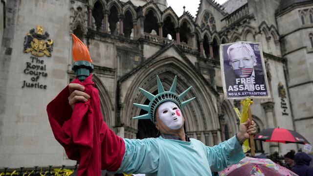 Protesta por Julian Assange. Kin Cheung/AP Photo
