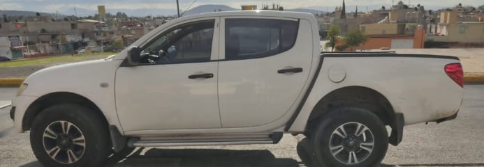 Camioneta de los asaltantes de Oxxos