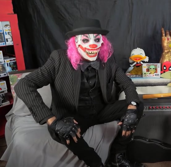 El Kompayaso, comediante.