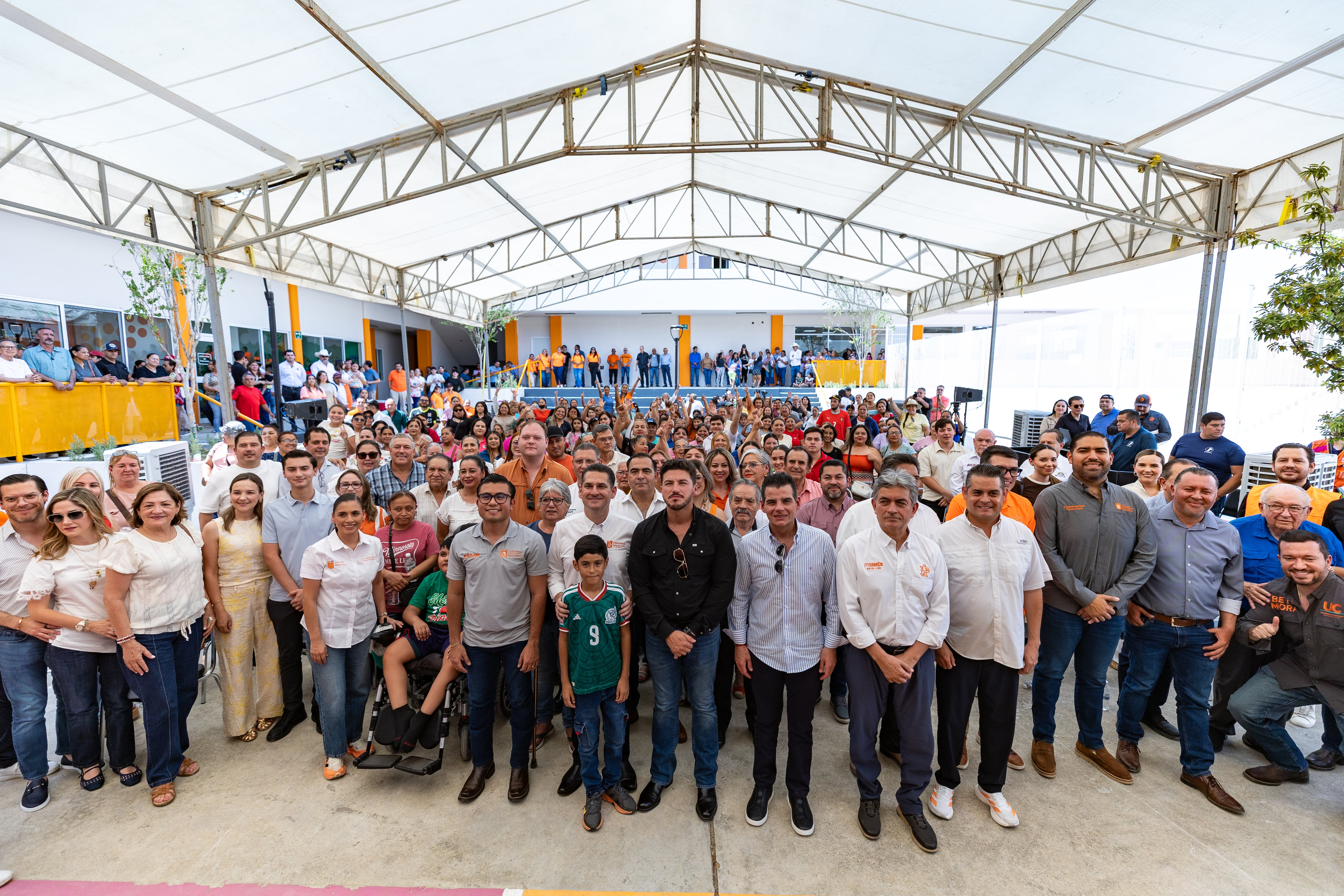 Samuel García inaugura primera fase del Macrocentro Comunitario.