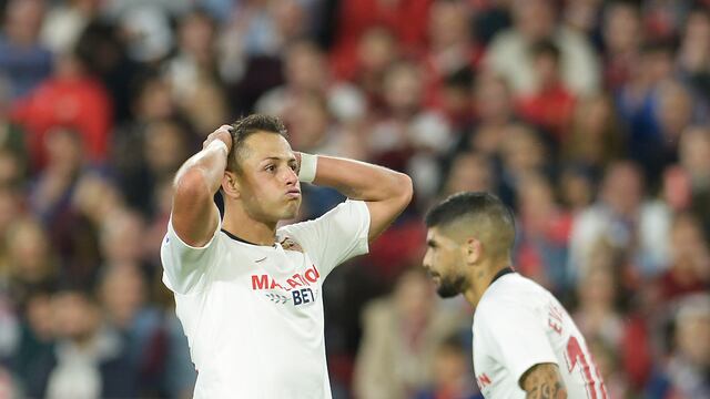 A Chicharito le anularon un gol ante el Levante