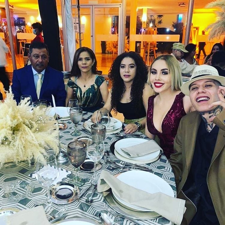 Familia de Santa Fe Klan en los Premios SACM 2021.