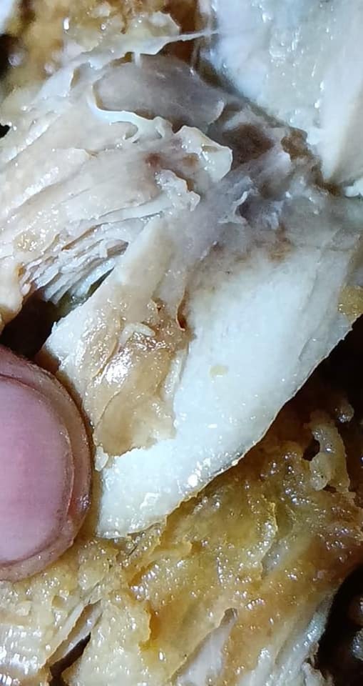 Pollo de KFC con gusanos