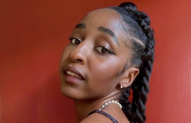 Ayo Edebiri se une a la película de Barney live action